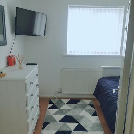 Room In A Friendly Home In A Quite Neighborhood Of Cardiff Exterior photo
